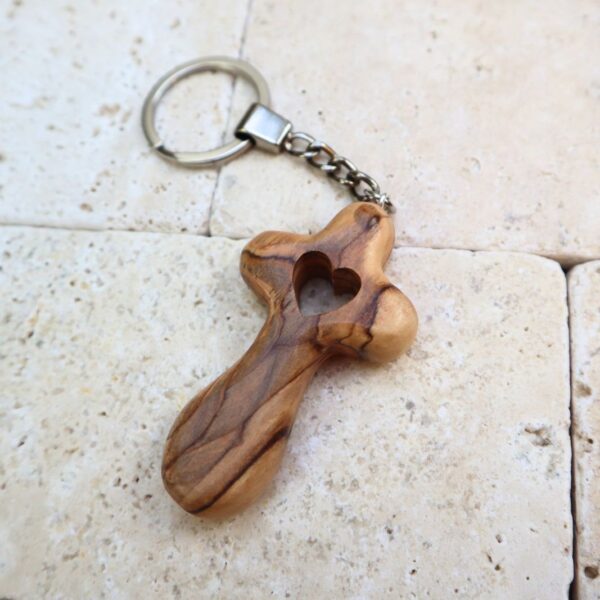 Brelok z drzewa oliwnego z sercem