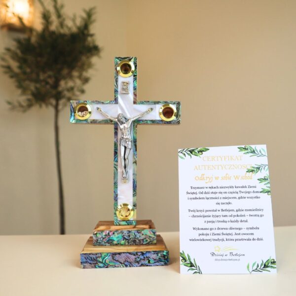 Krzyż z drzewa oliwnego z masą perłową, 19,5 cm, stołowy