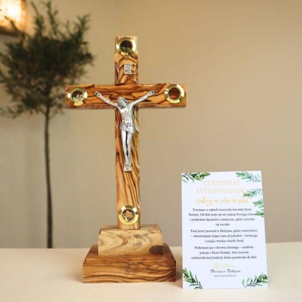 Krzyż z drzewa oliwnego, łaciński, 25 cm, stołowy