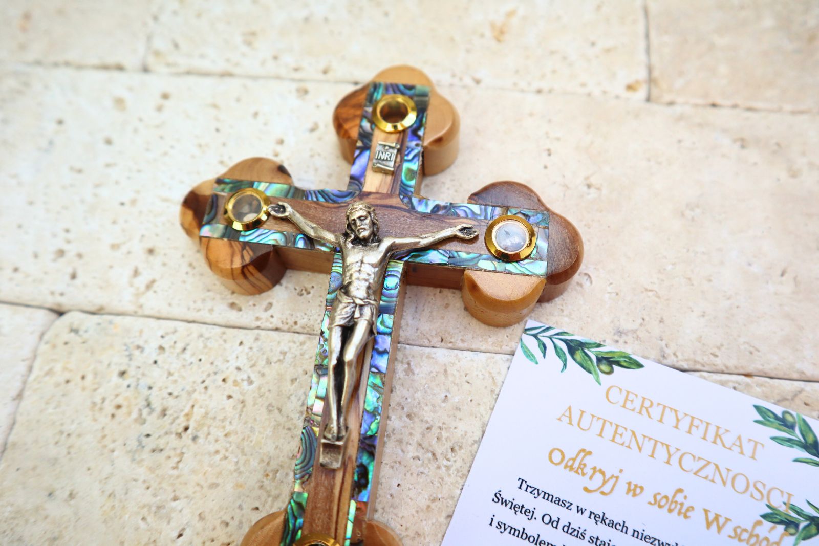 Krzyż z drzewa oliwnego z masą perłową, 13,5 cm, ścienny - obrazek 2